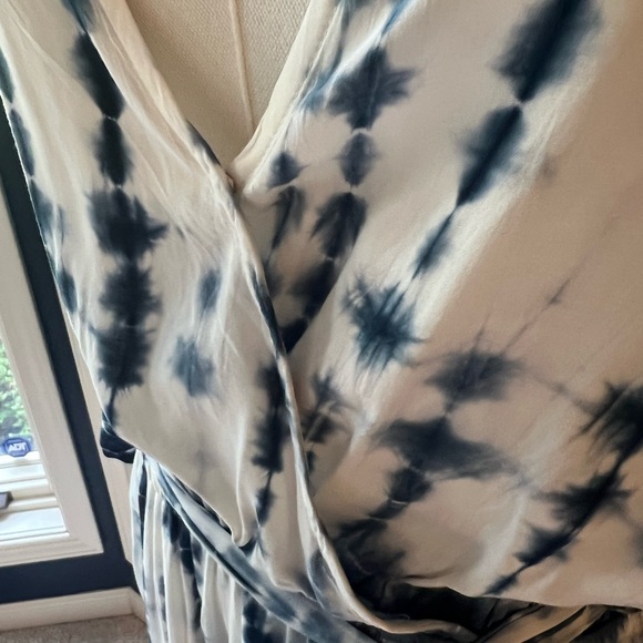 Aakaa Blue and White Tie-Dye Maxi Dress - Picture 9 of 10